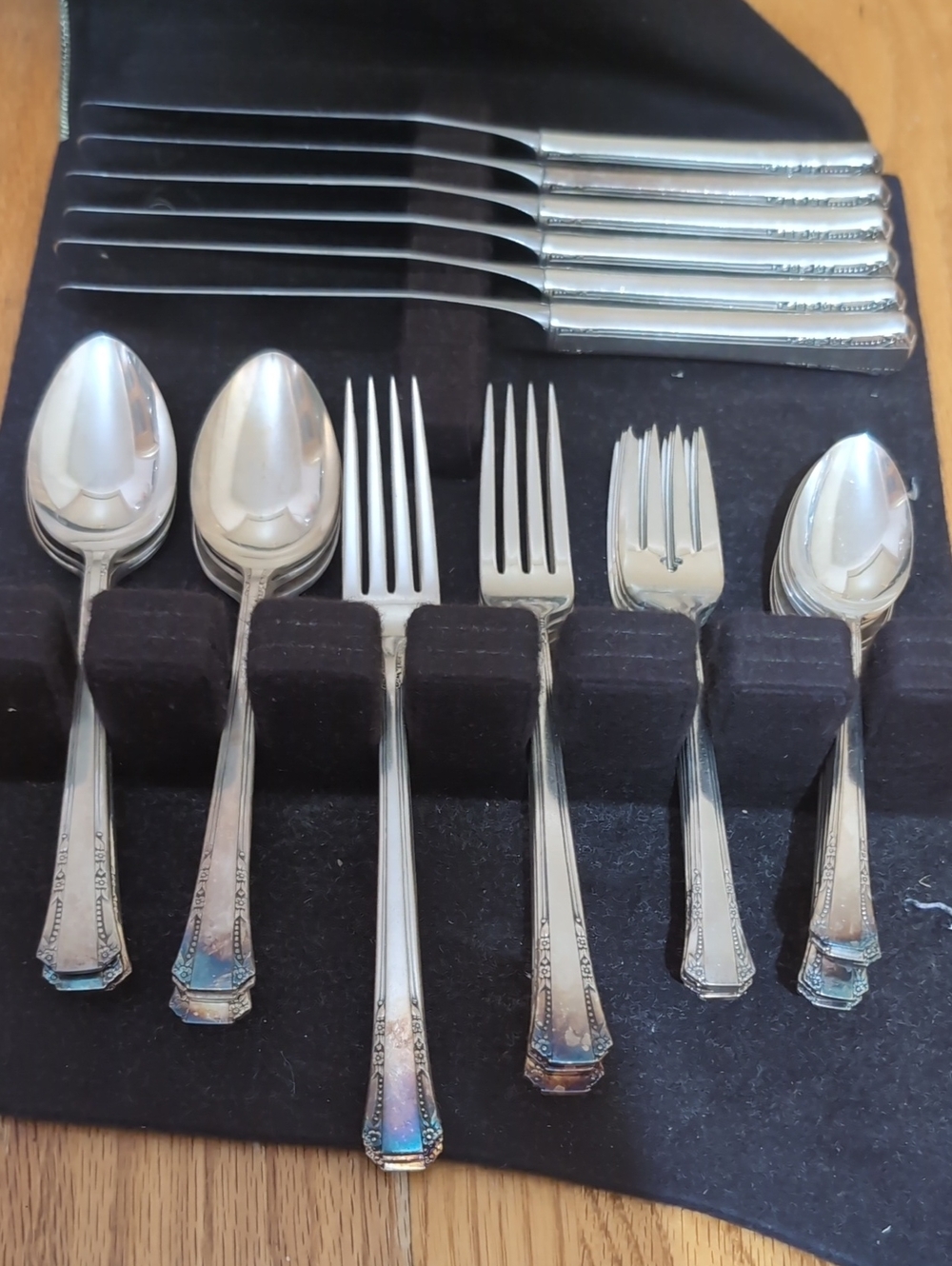 Polished Silver Flatware Set - Classic Stainless Steel Place Settings